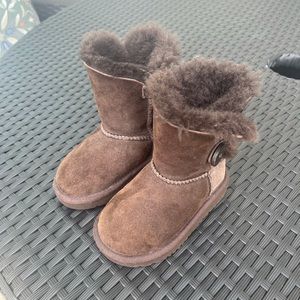 Kids Ugg’s. Size 7